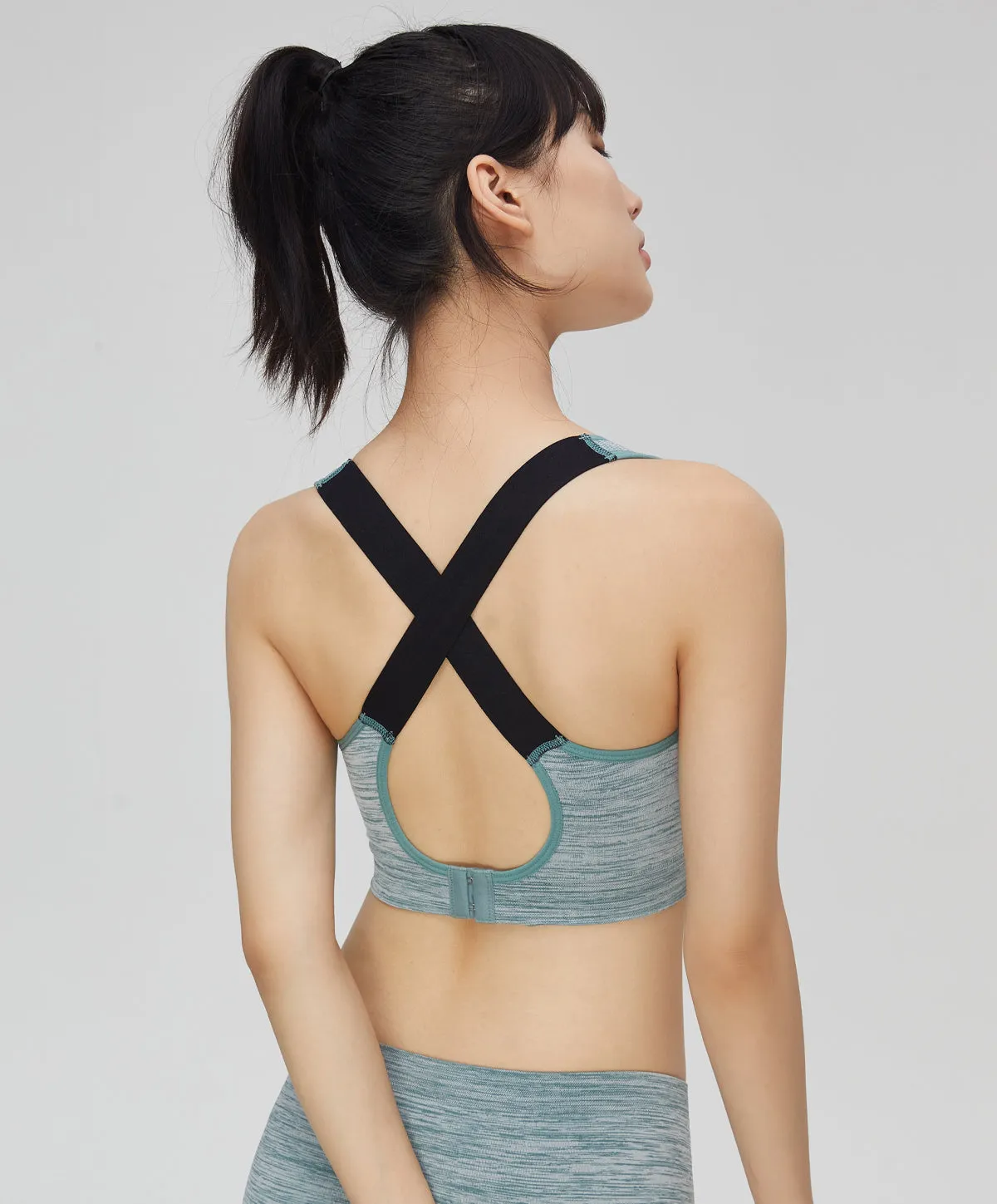 Energized Soulful Seamless Cross-Back Sports Bra 201-1110S