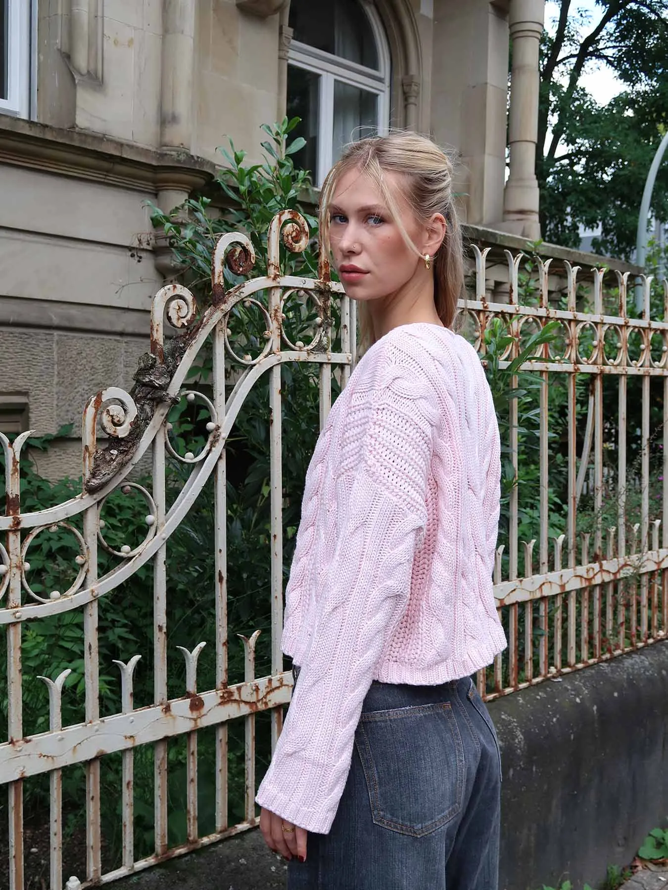 KNITTED - Cropped Braid Cardigan  Light Blossom