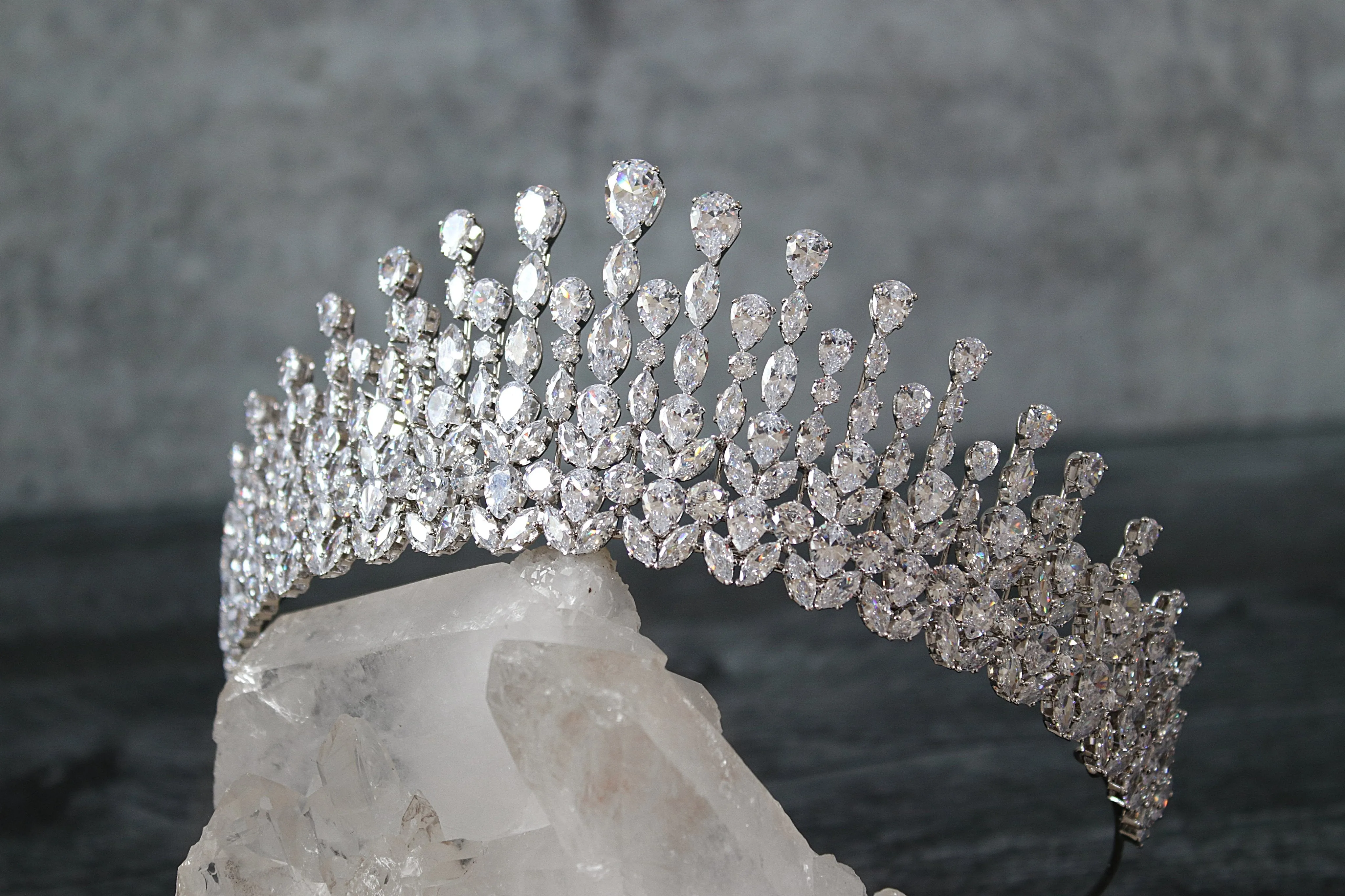 LUCREZIA Royal Bridal Crown