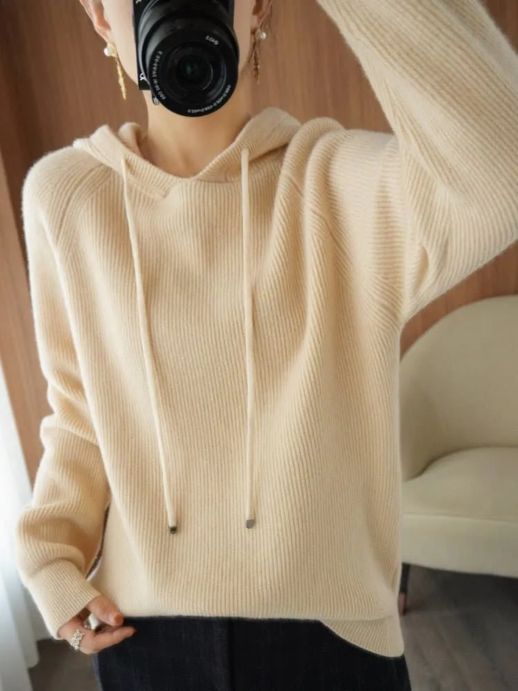 Pure Wool Hooded Sweater - Stylish 100% Wool Sweater with Hood and Loose-Fitting Design. Ideal for Women 18-45.